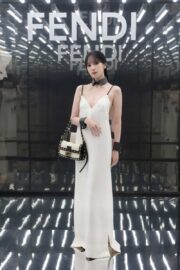 TWICE・MINA、美しさ開放　純白キャミドレス姿でフェンディのショーに出席