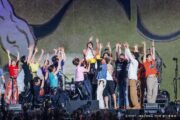 誕生日の西川貴教を胴上げ「FEST. INAZUMA」初日オフィシャルレポート