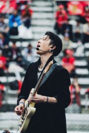 MIYAVI、世界最高峰の耐久レースWEC日本ラウンドで日本国歌を披露