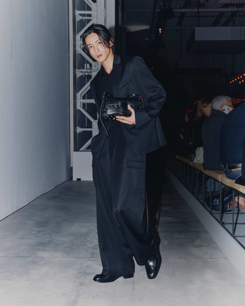 目黒蓮、漆黒セットアップで魅せるダークエレガンス　フェンディのショーに出席