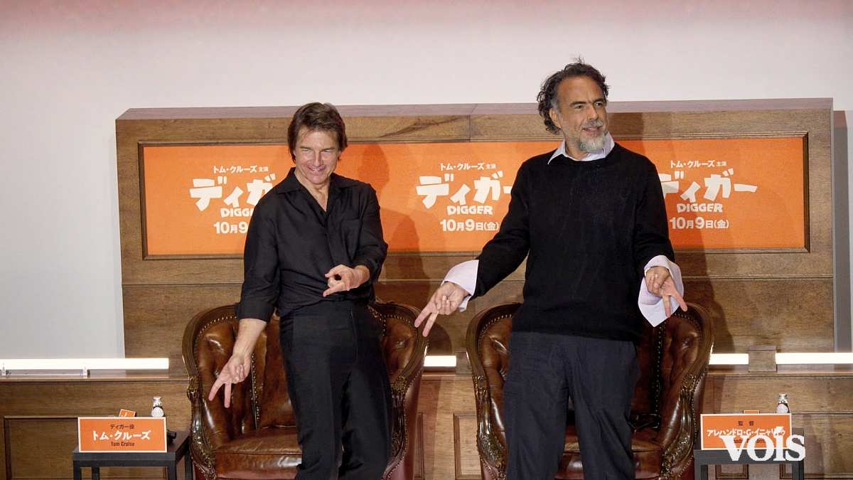 トム・クルーズ、26回目の来日でノリノリでギャルピース　『DIGGER』主人公の姿に「とても楽しかった」