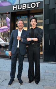 BTS・ジョングク、ウブロ銀座店に初来店