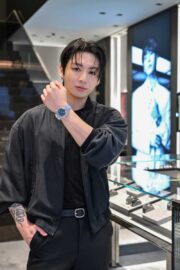 BTS・ジョングク、ウブロ銀座ブティックに来店　多くのファン詰めかける