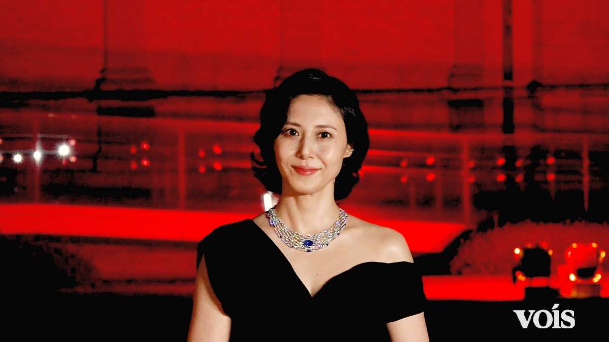 松嶋菜々子、気品溢れる美しさ　アシメの漆黒ドレスに映えるジュエリーに「海底から湧きたつ泡のような」